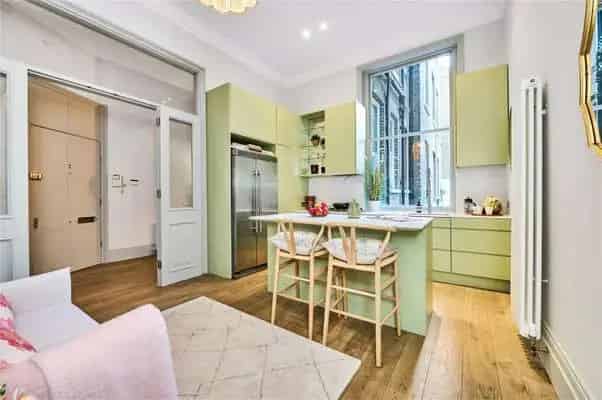 Three Bedroom Apartment in Coleherne Mansions London