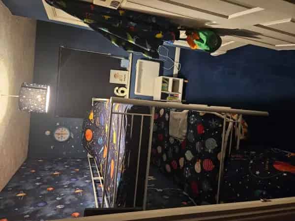 2 Bedroom Maisonette Near Shops and Schools