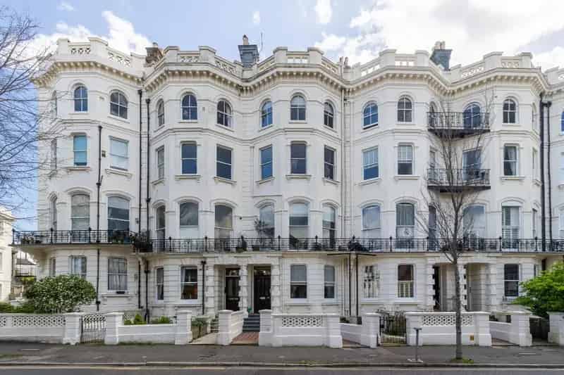3 Bedroom Apartment to Rent in Brighton