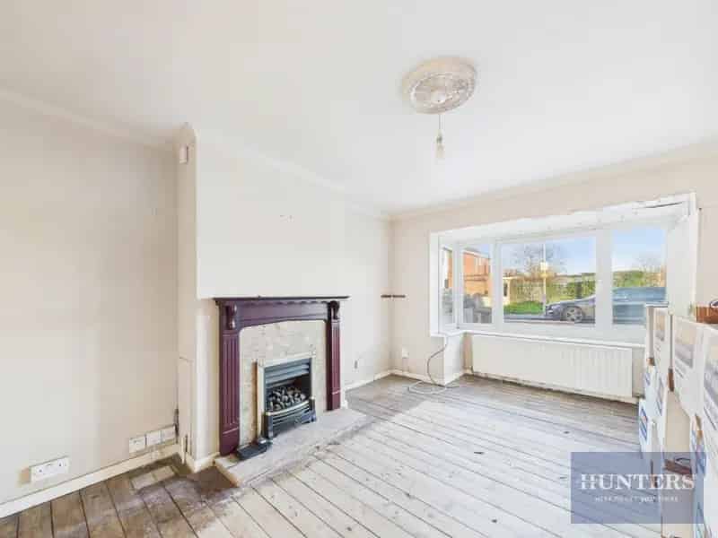 3 Bedroom Detached House Near Bournside School