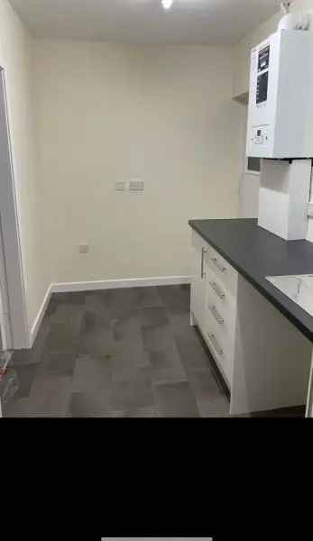 2 Bed House Near Sale Shopping Square New Kitchen Laminate Flooring