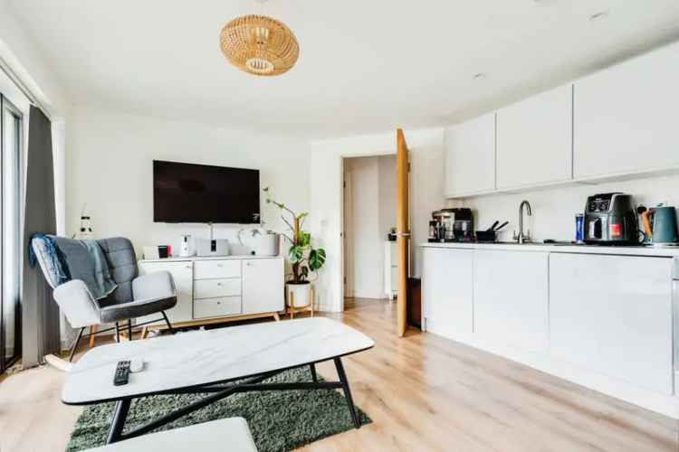 Two Bedroom Apartment Kennington En-Suite Parking Balcony