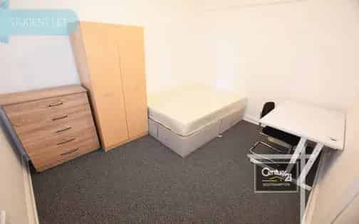 6 Bedroom House Near Southampton Universities
