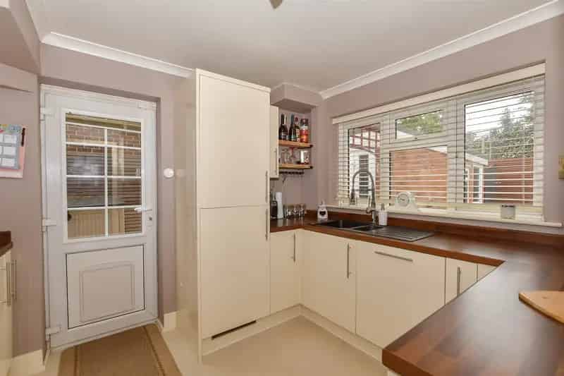3 Bedroom Semi-Detached House for Sale in Madginford