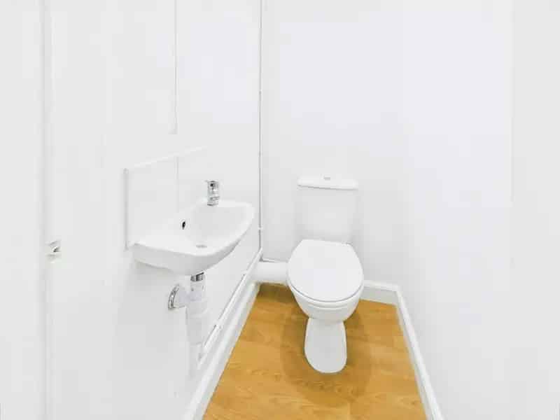 3 Bed House Large Driveway Enclosed Garden Near Amenities