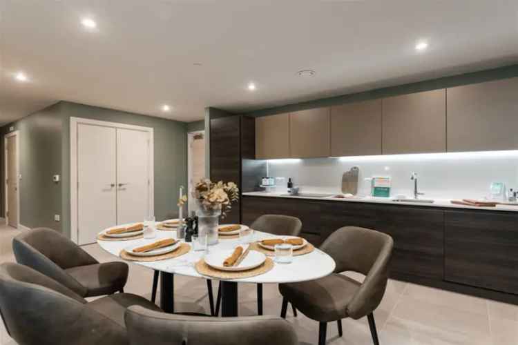 Luxury Apartment with Panoramic City Views and Modern Amenities