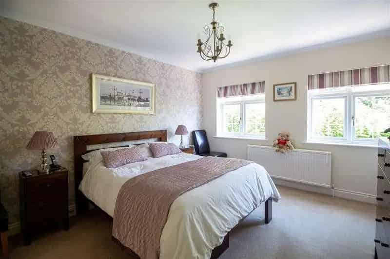 4 Bed House for Sale Semi Rural Location Near A23M