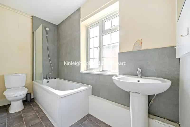 Four Bedroom Split Level Apartment For Rent