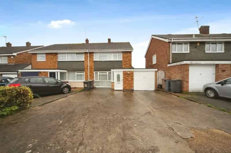 Three Bedroom Semi Detached House in Stopsley