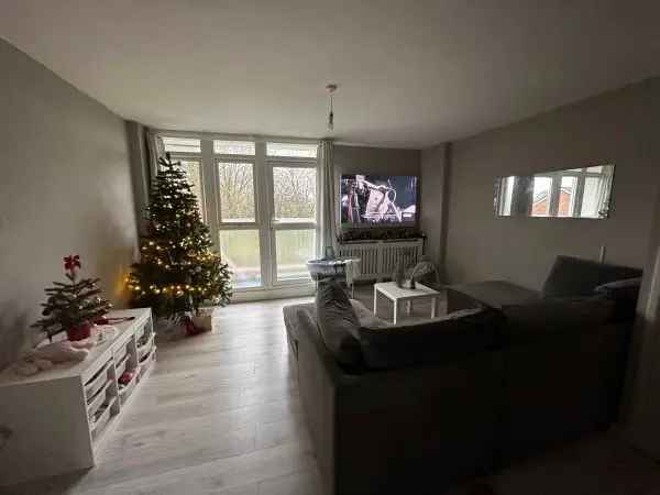 Flat For Rent in Sheffield, England