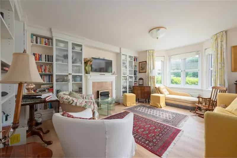 4 Bed Detached House with Garage Conversion Potential
