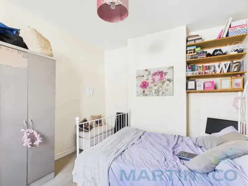 2 Bedroom Flat for Sale Crescent Road Brighton