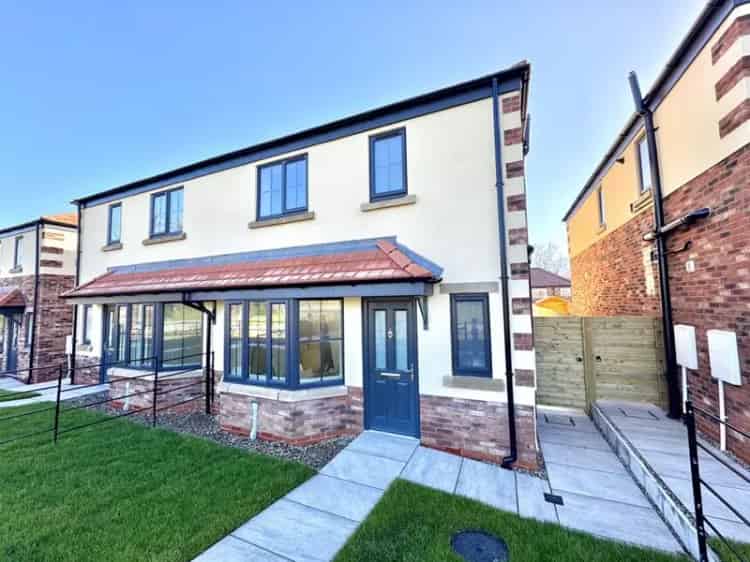 3 Bedroom Semi Detached House For Sale Scarborough YO12