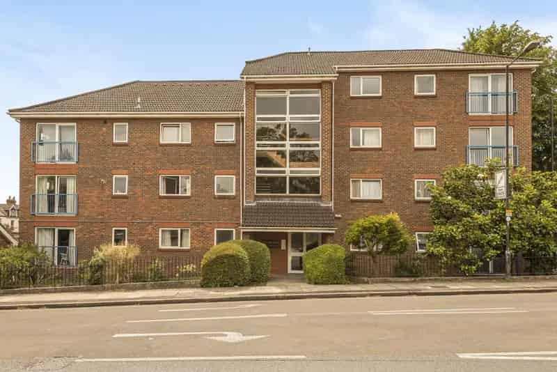 2 Double Bedroom Flat Wimbledon Raynes Park Refurbished Garage
