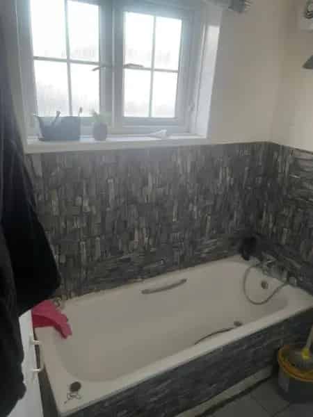3 Bedroom Council House Near Shops Schools Trains