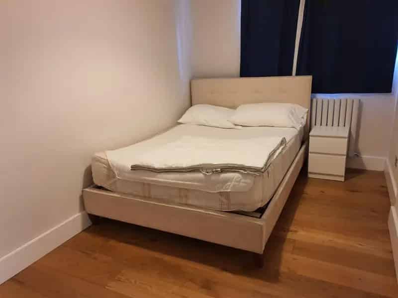 2 Bedroom Flat for Sale Near East Finchley Tube