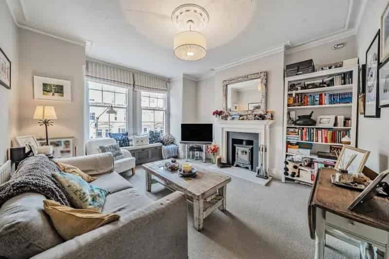 Two Bedroom Conversion First Floor Elegant Period Building