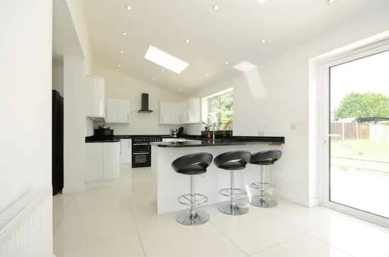 5 Bedroom Detached House with Large Garden and Open Plan Living