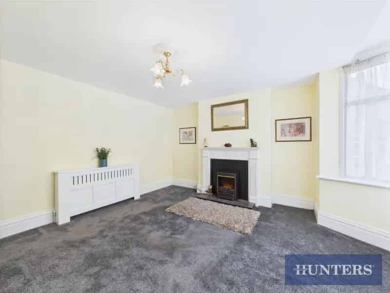 3 Bedroom Commercial Property For Sale 973 SQ FT