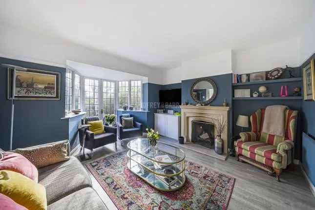 5 Bedroom Semi-Detached House for Sale in Hill Top London NW11