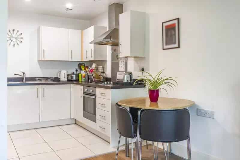 Modern One Bedroom Flat Near Transport Links and Park