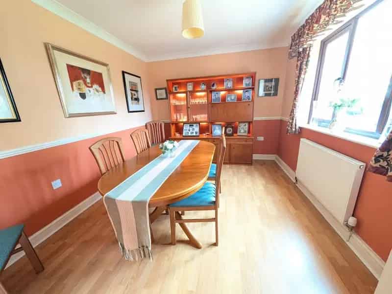 4 Bedroom Detached House For Sale in Thornbury