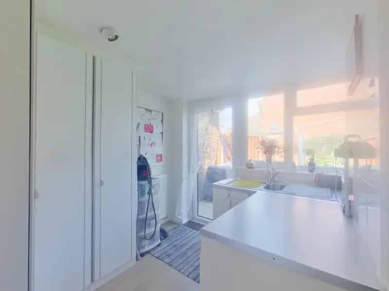 4 Bed Property for Sale - No Forward Chain