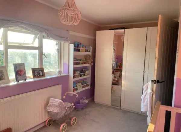 Flat For Rent in Borough of Spelthorne, England