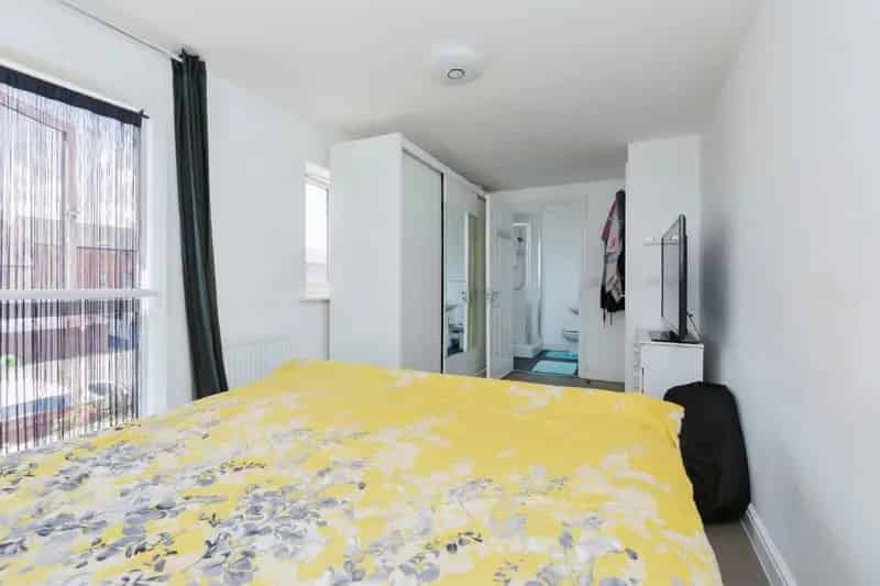 Four Bedroom House with En-Suite and Parking