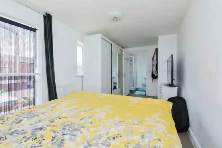 Four Bedroom House with En-Suite and Parking