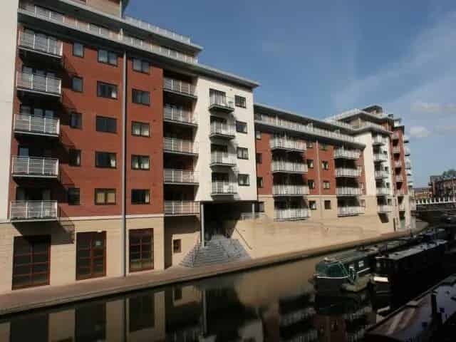 2 Bedroom Furnished Apartment with Parking Zero Deposit Available