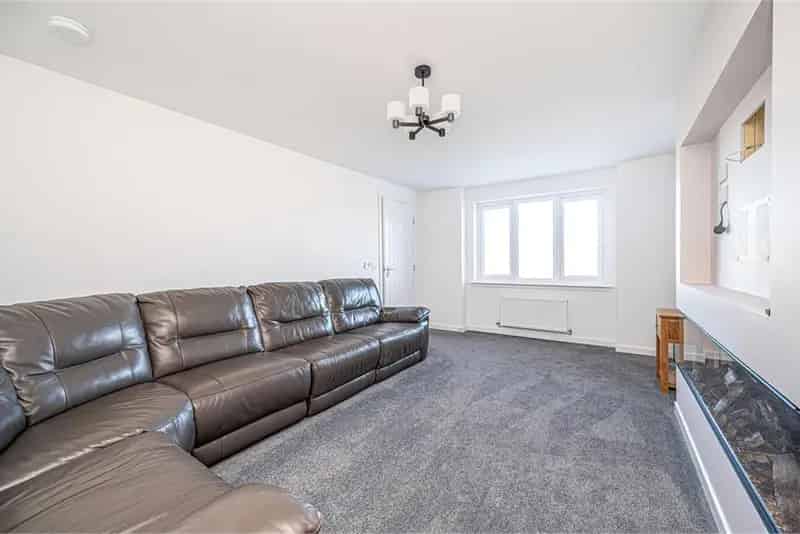 4 Bed Detached House with 1 Reception Room