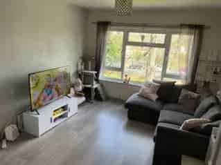 Large One Bed Apartment Ample Storage Good Transport Links
