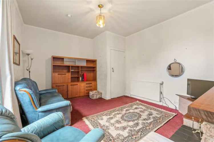 3 Bed Flat - Ground Floor with 1 Reception Room