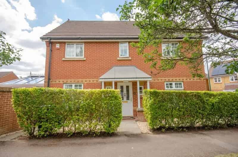 4 Bedroom Detached House for Sale in Emersons Green