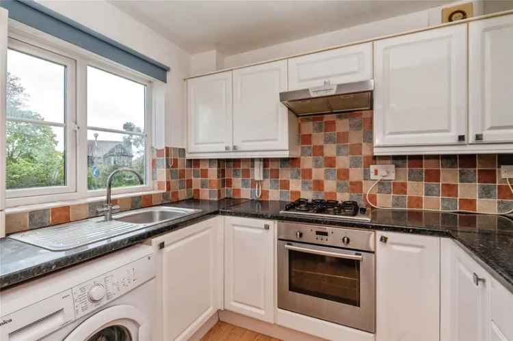 Two Bedroom Apartment Near Grays Station - Commuters & Investors