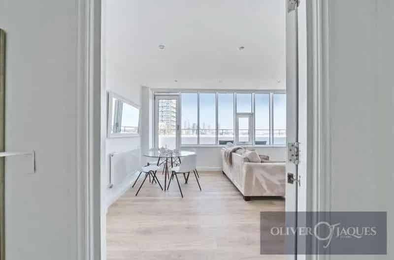 2 Bed Split Level Penthouse Canary Wharf Views
