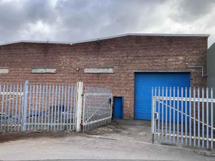 Double Bay Warehouse with Yard and High Eaves