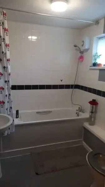 Flat For Rent in Borough of Swale, England