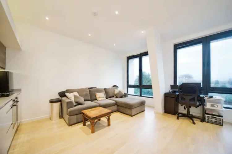 Stunning Studio Apartment in Central Broxbourne