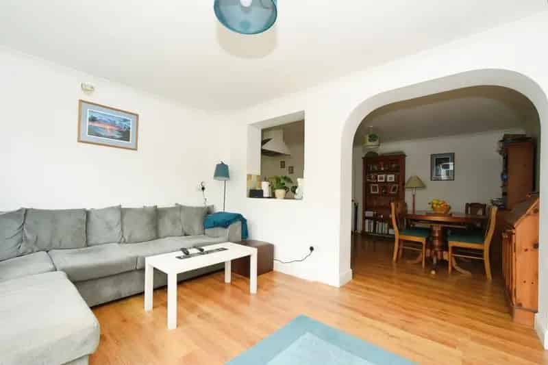 3 Bed Semi-Detached House in Chippenham