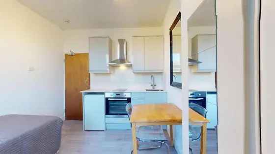 1 room studio flat of 64 m² in London