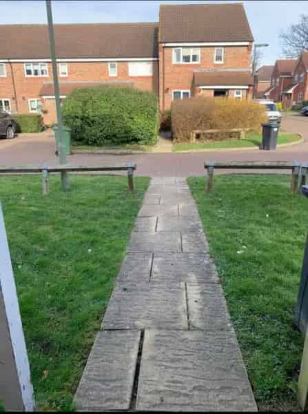 2 Bedroom House with 2 Gardens and Ample Storage
