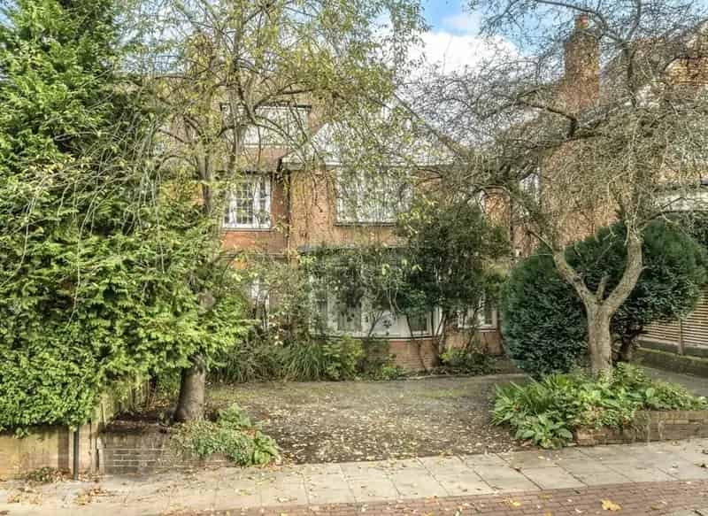 Spacious One Bedroom Apartment Near Hampstead Underground