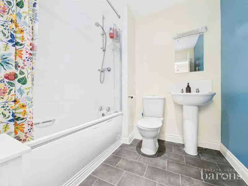 2 bed property for sale