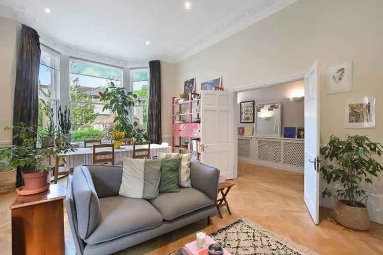 3 Bedroom Flat for Sale in South Hampstead