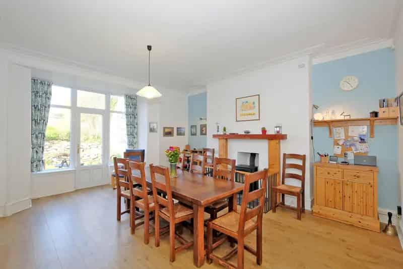 5 Bedroom Semi-Detached House West End Location