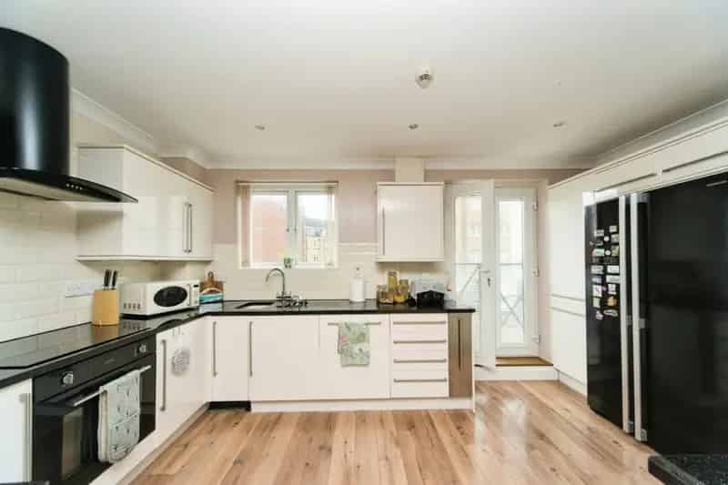 Beautiful Four Five Bedroom Townhouse in Sovereign Harbour Eastbourne