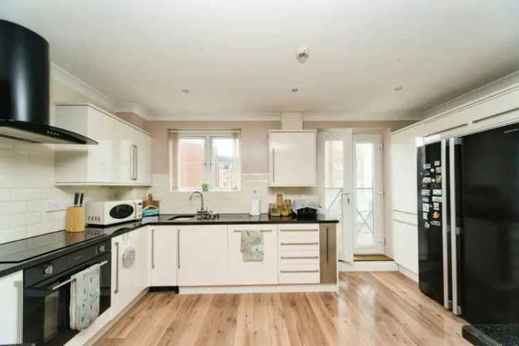 Beautiful Four Five Bedroom Townhouse in Sovereign Harbour Eastbourne