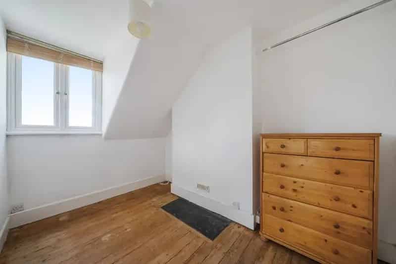 One Bedroom Flat in Streatham - Character and Convenience
